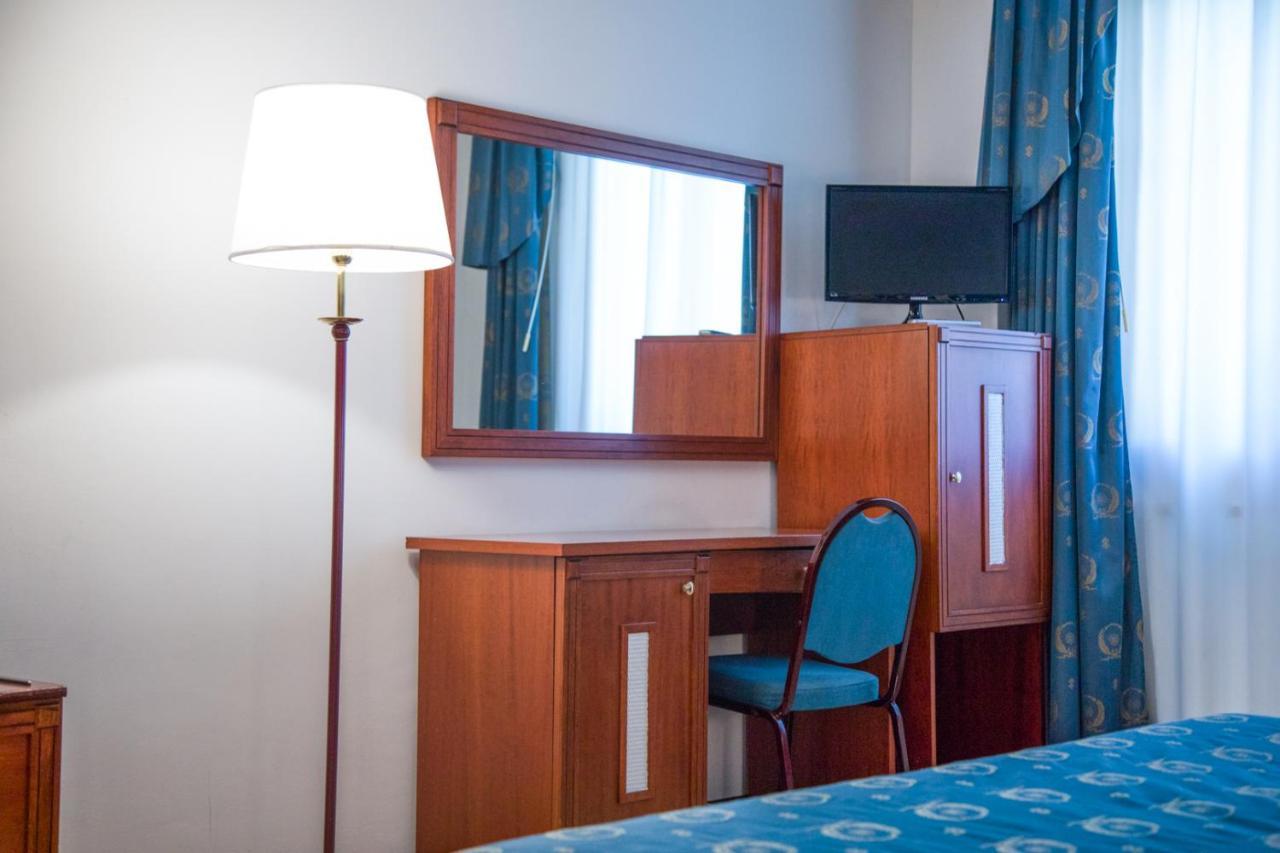 Assinos Palace Hotel Giardini Naxos Exterior foto